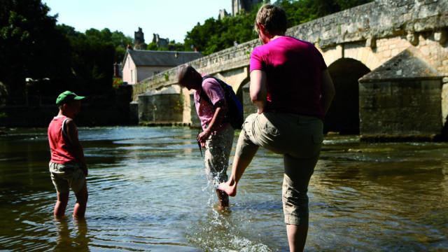 Pause rafraîchissante dans le Loir à Lavardin