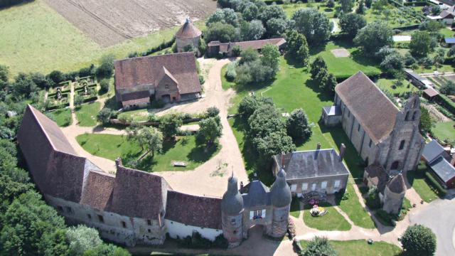 Vue aérienne de la Commanderie templière d'Arville