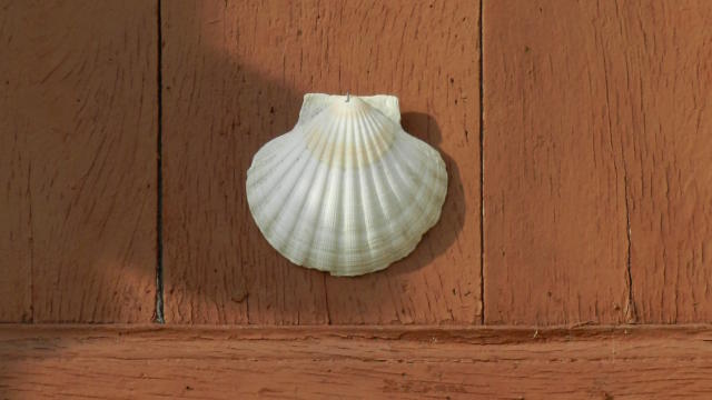 Coquille sur une porte - Saint-Jacques de Compostelle