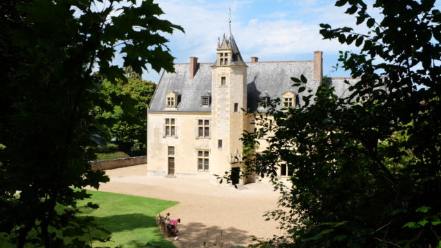 Vue plongée sur la Maison natale de Ronsard à Couture-sur-Loir / Vallée de Ronsard