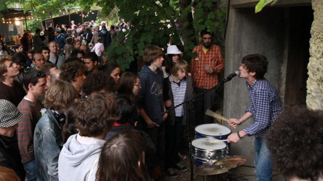 Concert devant une cave - Gare à la Rochette à Thoré-la-Rochette