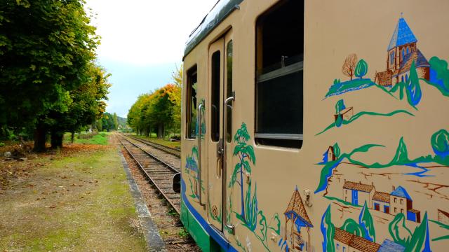 Train décoré aux couleurs de la Vallée du Loir